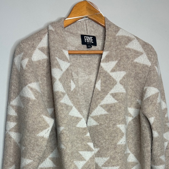 Frye Women's Xlarge Beige and White Geometric Aztec long Cardigan Sweater - Picture 9 of 9